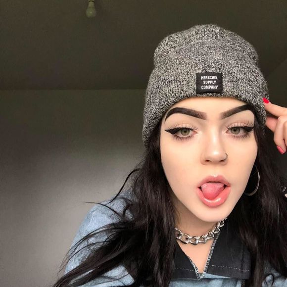 Meet your Posher, Faith - Picture 1 of 1